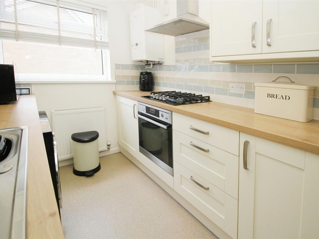 1 bed flat for sale in Undercliffe Road, Bradford BD2, £74,950