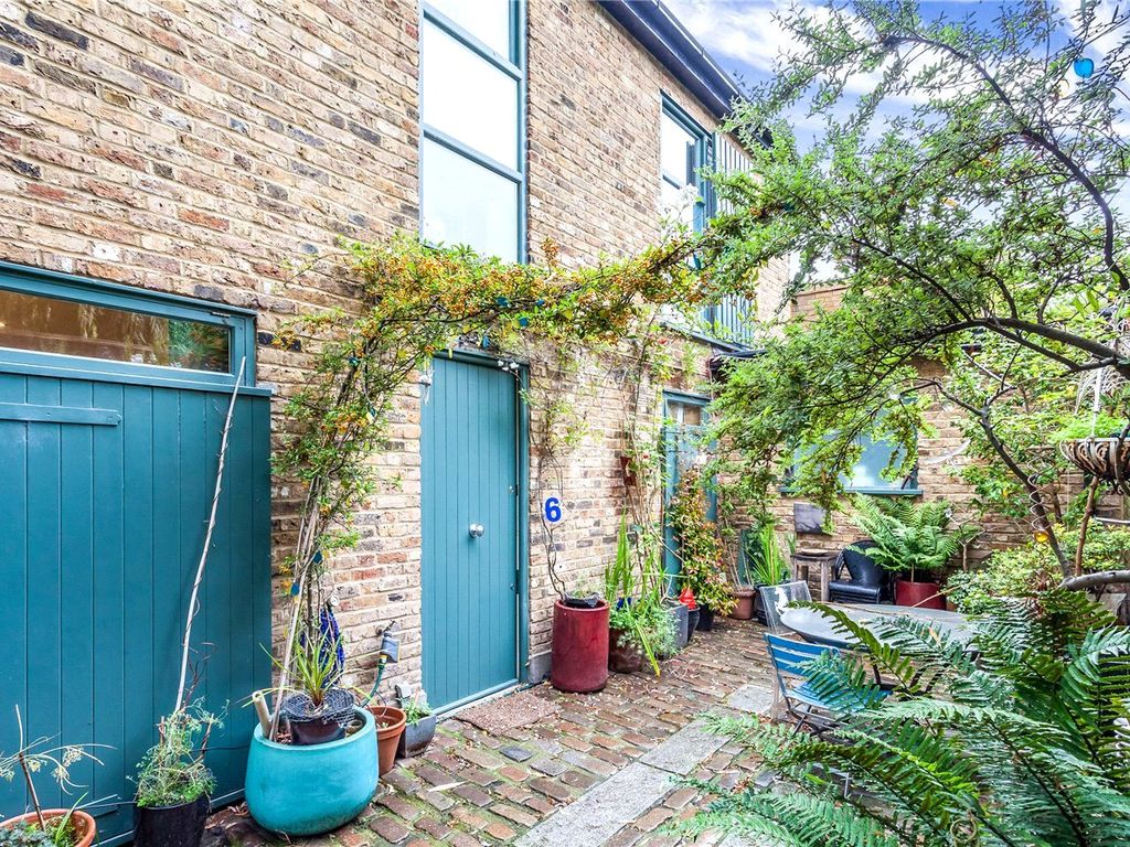 New home, 2 bed terraced house for sale in Prices Mews, London N1, £800,000