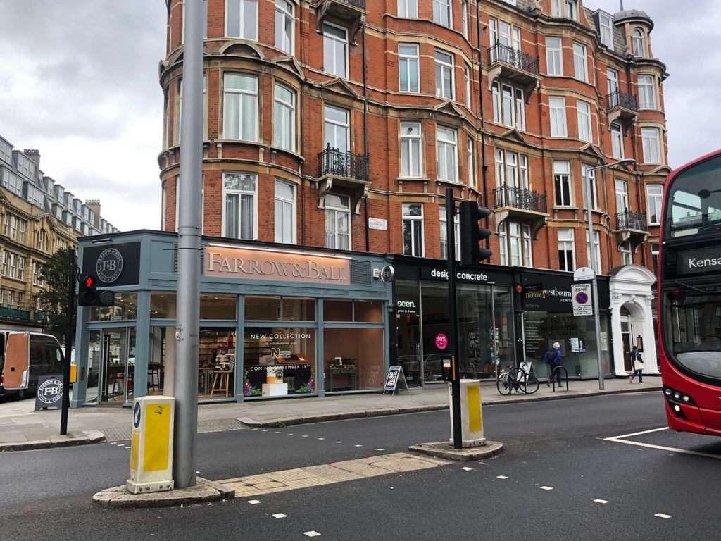 Retail premises to let in Chepstow Corner, London W2, £55,000 pa