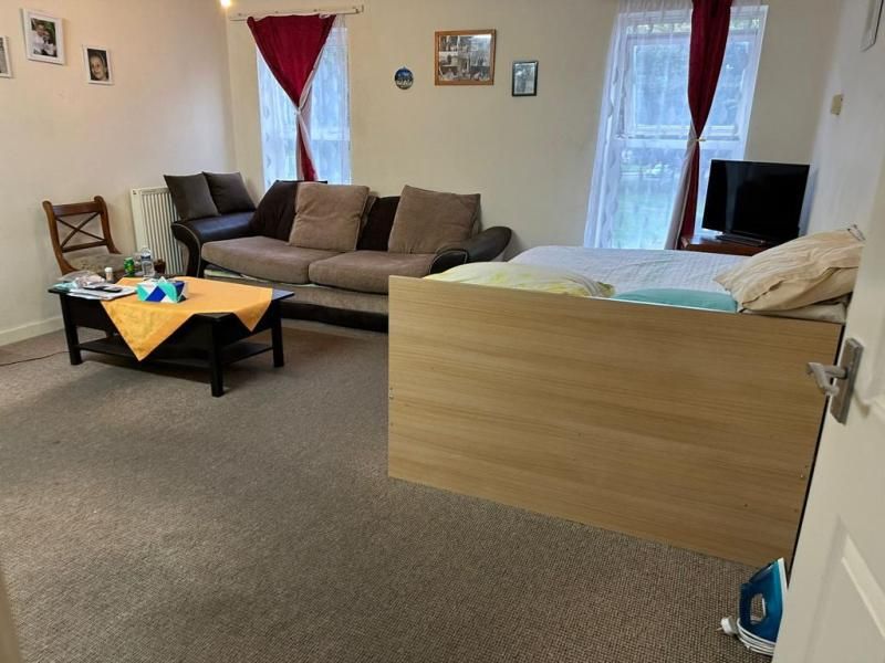 1 bed flat to rent in Lea Bridge Road, London E10, £1,500 pcm