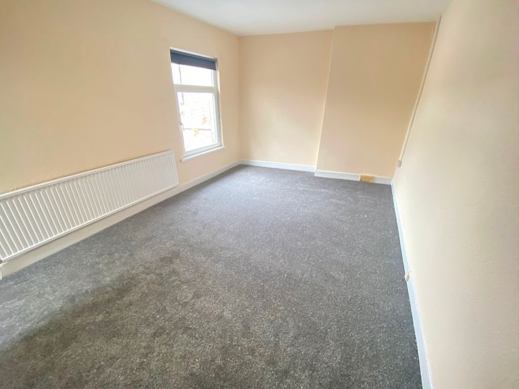 2 bed flat to rent in High Street, Cefn Coed, Merthyr Tydfil CF48, £550 pcm