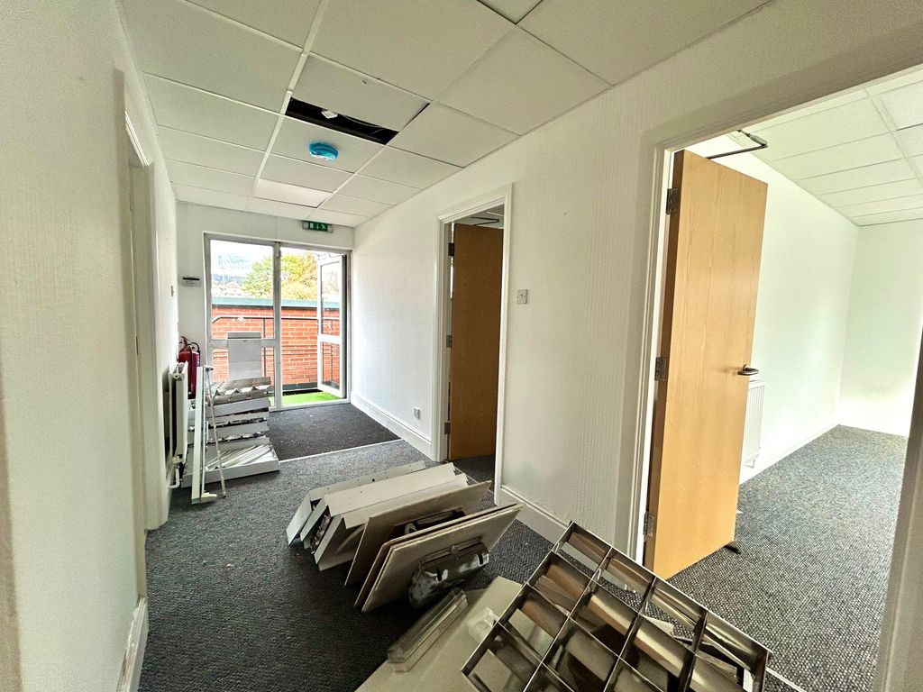 Office to let in Heol Llanishen Fach, Cardiff CF14, £13,200 pa