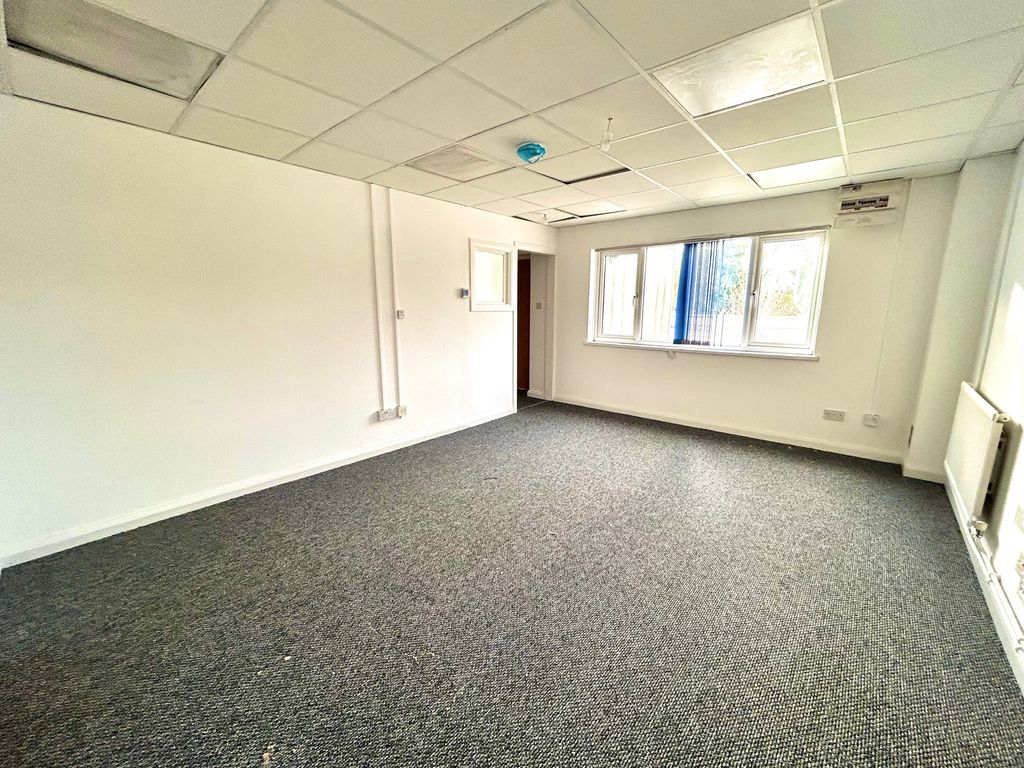 Office to let in Heol Llanishen Fach, Cardiff CF14, £13,200 pa