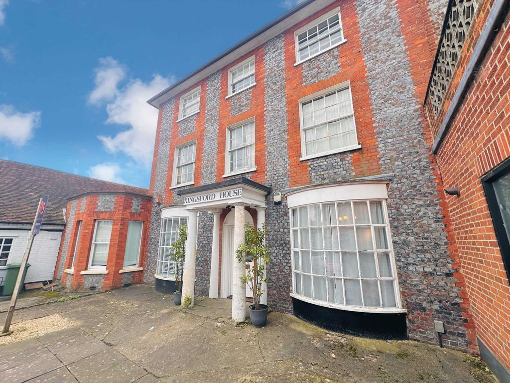 1 bed flat for sale in High Street, Benson OX10, £190,000