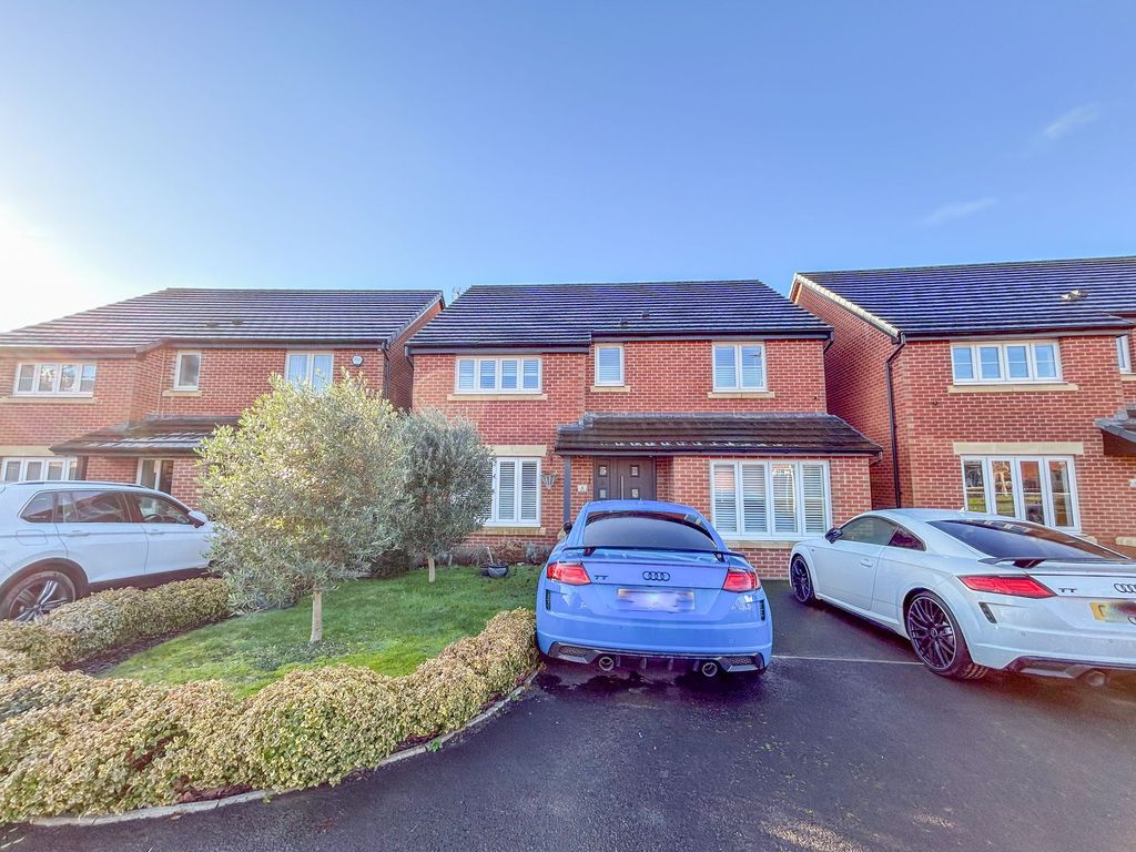 4 bed detached house for sale in Castle Way, Rogerstone NP10, £450,000