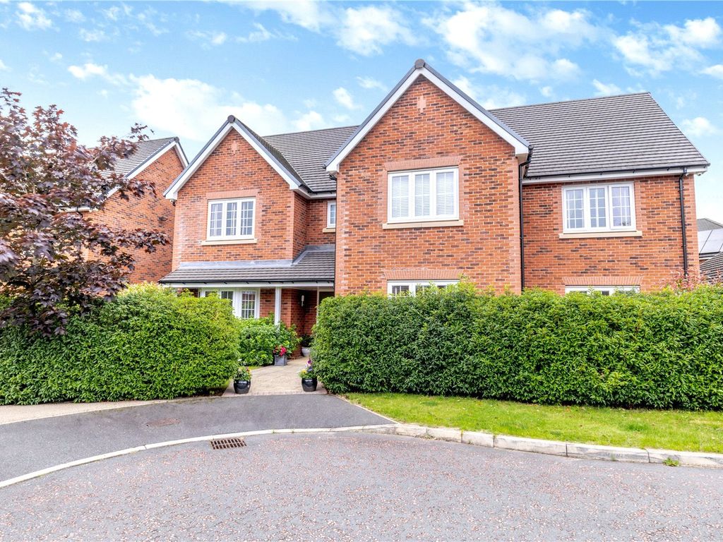 5 bed detached house for sale in Jay Close, Brereton Heath, Cheshire CW12, £700,000
