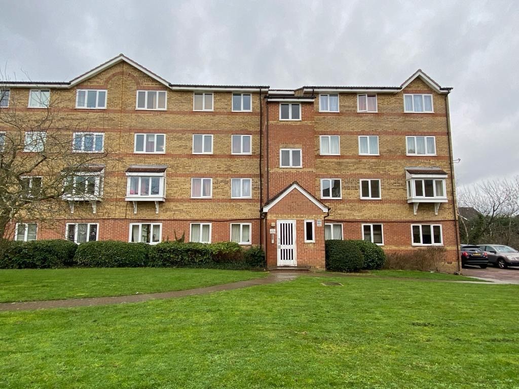 2 bed flat for sale in Orkney House, Himalayan Way, Watford WD18, £265,000