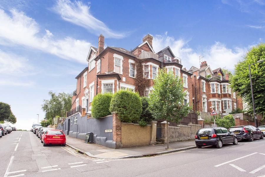 2 bed flat to rent in Wolseley Road, Crouch End N8, £2,500 pcm