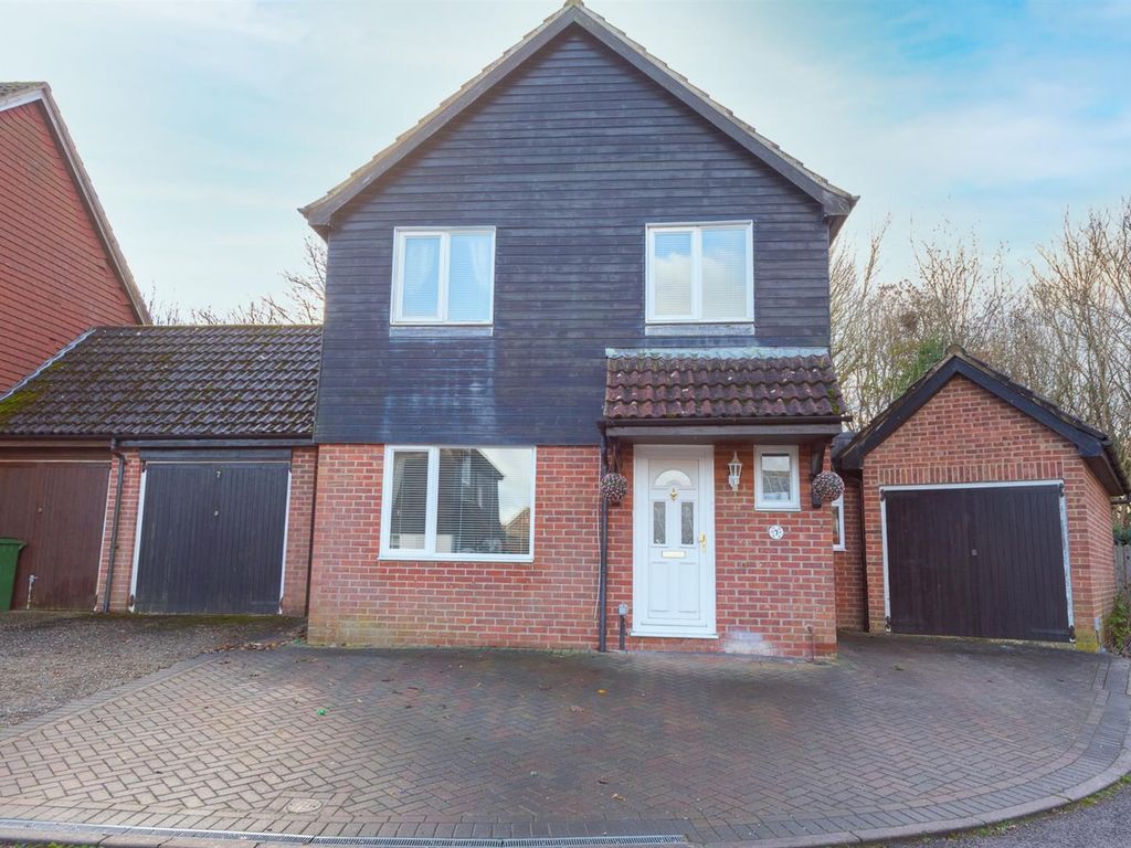 3 bed detached house for sale in Exeter Close, Basingstoke RG22, £410,000