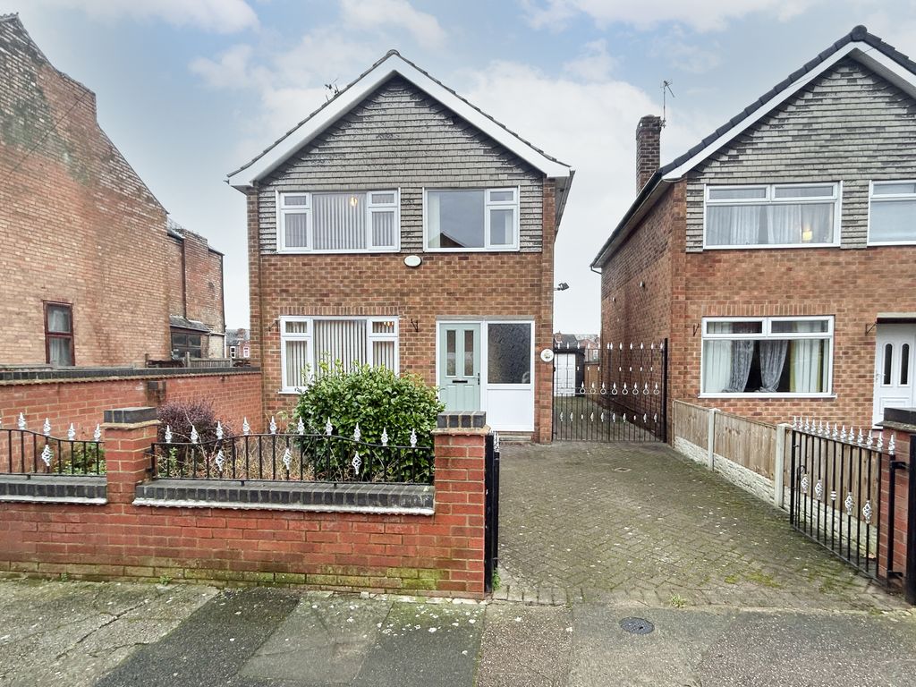 3 bed detached house to rent in Wellington Street, Long Eaton, Nottingham NG10, £1,000 pcm