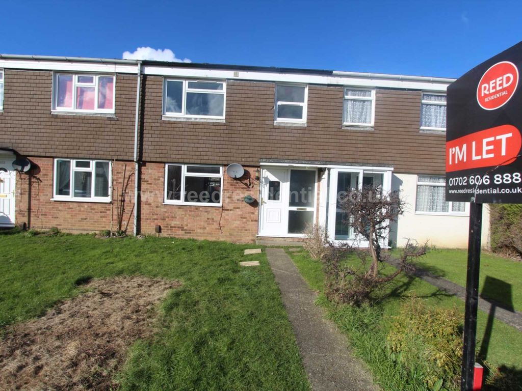 3 bed property to rent in Alton Gardens, Southend On Sea SS2, £1,350 pcm