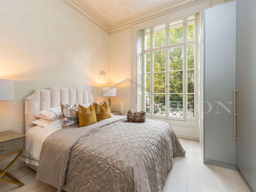 1 bed flat for sale in 9 Rutland Gate, Knightsbridge, London SW7, £1,900,000