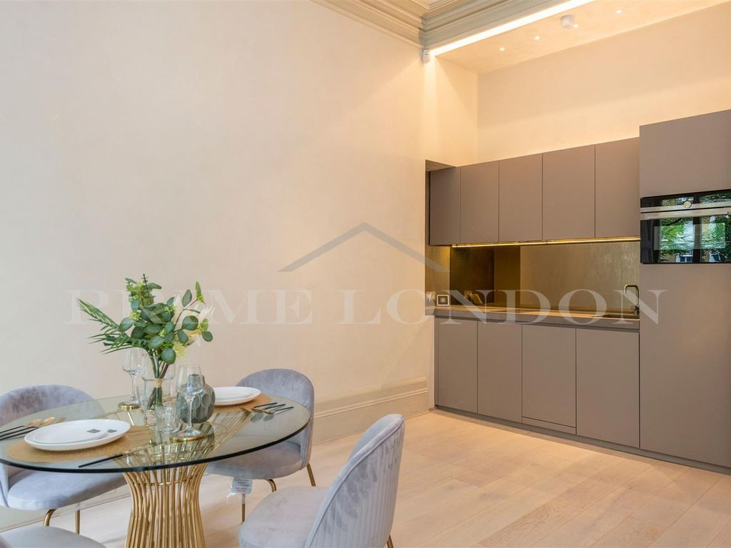 1 bed flat for sale in 9 Rutland Gate, Knightsbridge, London SW7, £1,900,000