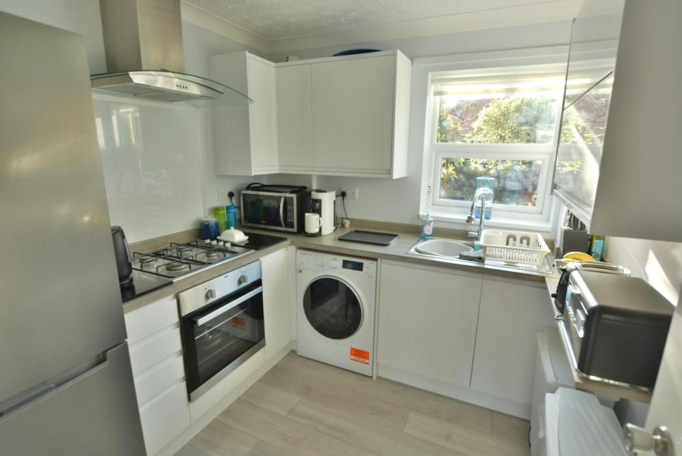 2 bed flat for sale in St Johns Close, Wimborne BH21, £250,000
