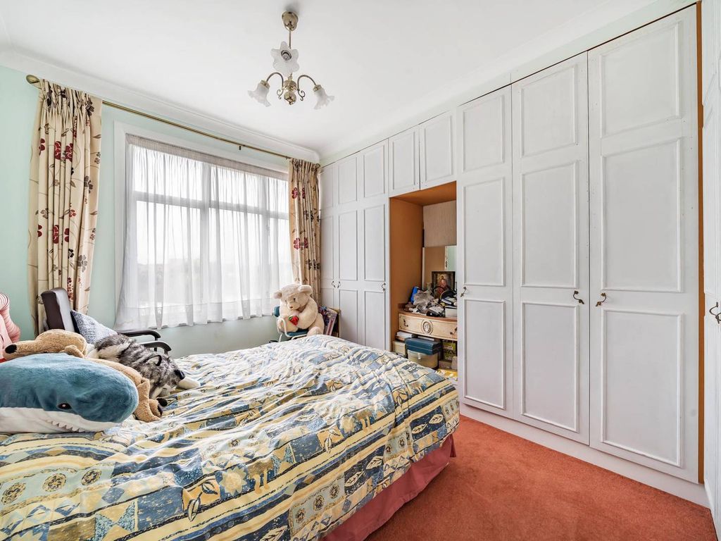 3 bed property for sale in Colney Hatch Lane, Colney Hatch, London N10, £725,000