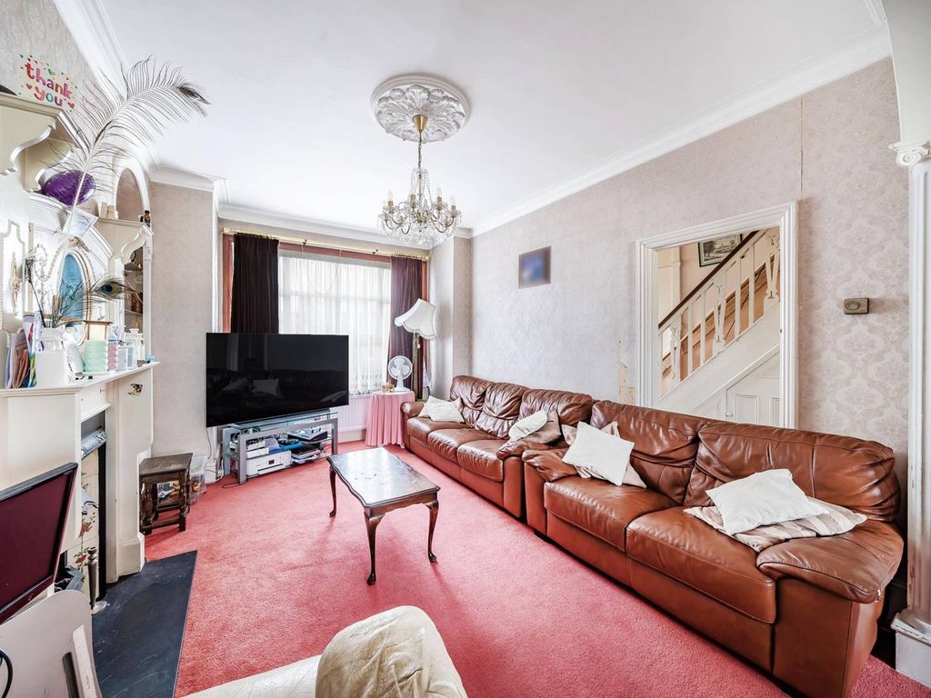 3 bed property for sale in Colney Hatch Lane, Colney Hatch, London N10, £725,000
