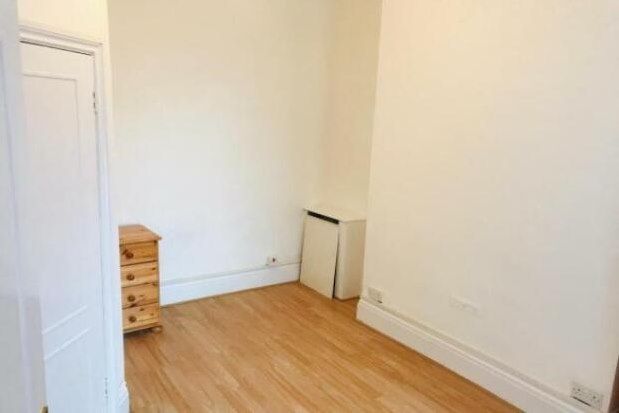1 bed flat to rent in Queens Road, Bournemouth BH2, £775 pcm