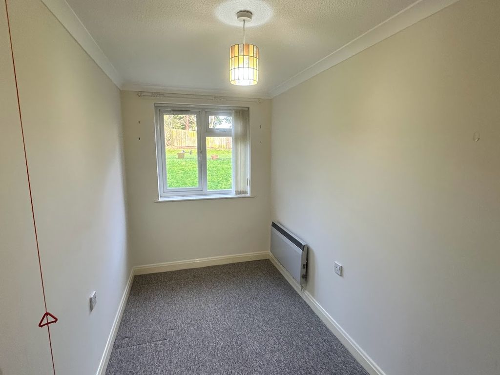 2 bed flat for sale in Penns Lane, Sutton Coldfield, Birmingham B72, £169,000