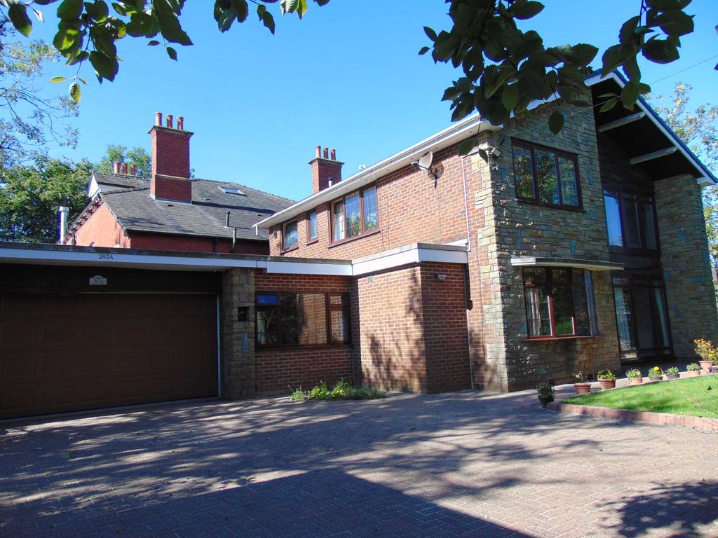 5 bed detached house for sale in Turf Lane, Royton OL2, £499,950