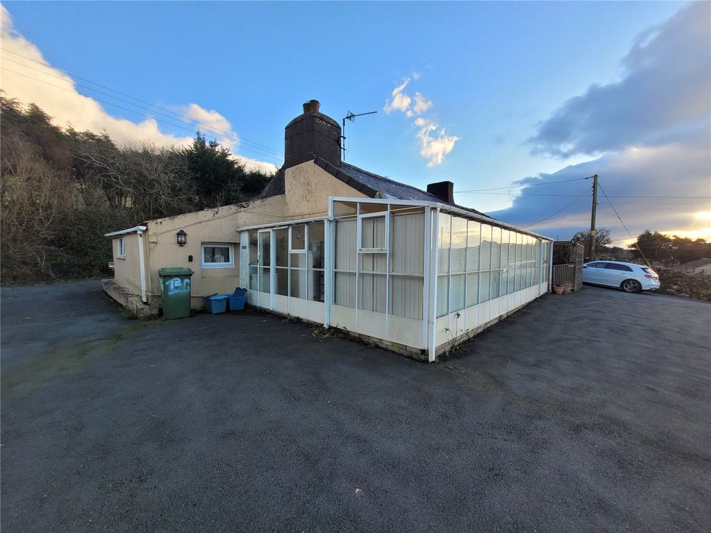 2 bed cottage for sale in Upper Llandwrog, Caernarfon, Gwynedd LL54, £365,000