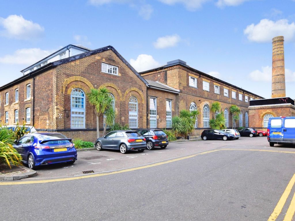 1 bed flat to rent in Kidman Close, Romford RM2, £1,350 pcm