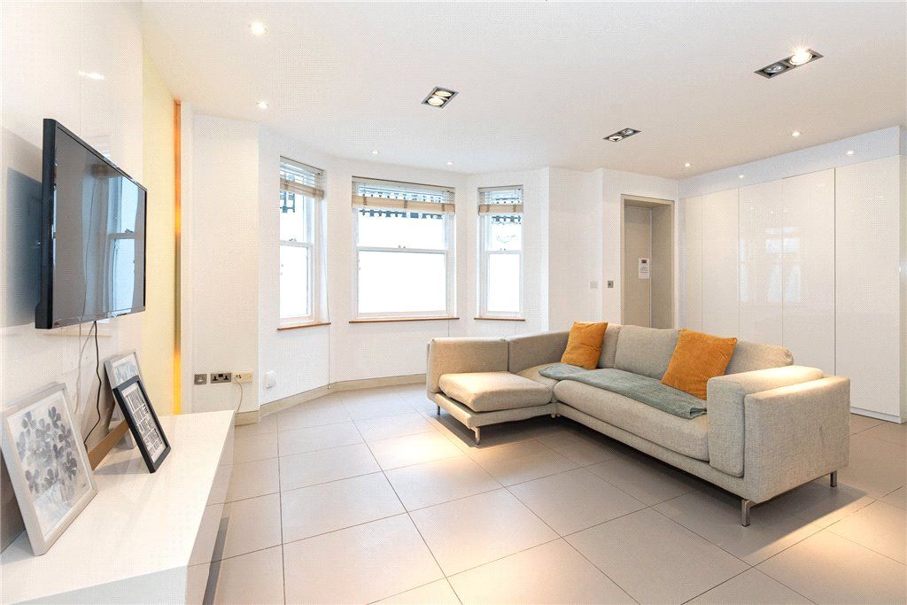 2 bed flat for sale in Collingham Place, London SW5, £975,000