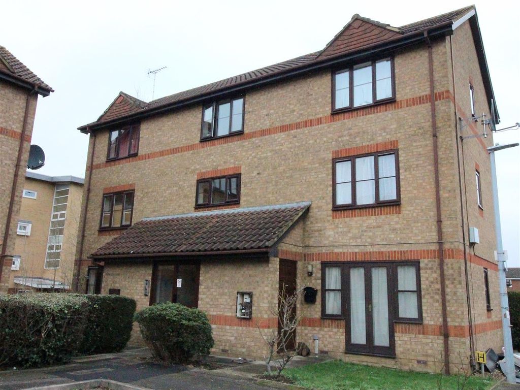 1 bed flat for sale in Dunnock Close, Borehamwood WD6, £185,000