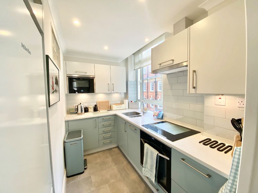 2 bed flat to rent in 10 John Adam Street, London, Greater London WC2N, £3,012 pcm