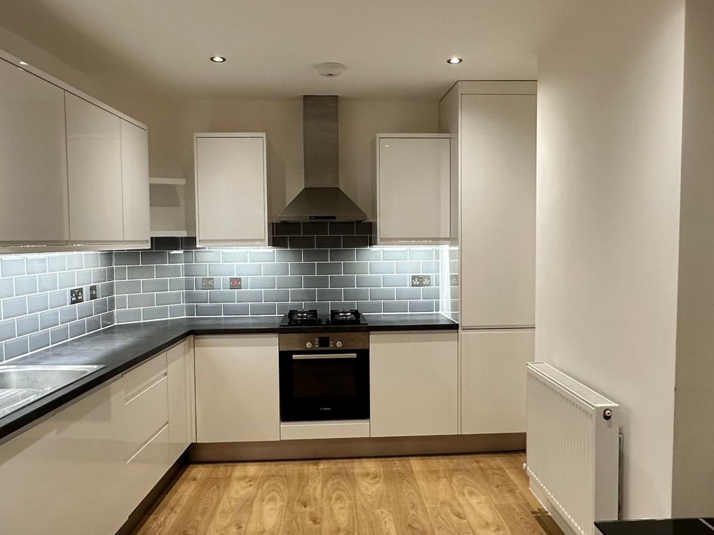 2 bed flat to rent in Eltham High Street, Eltham SE9, £1,450 pcm