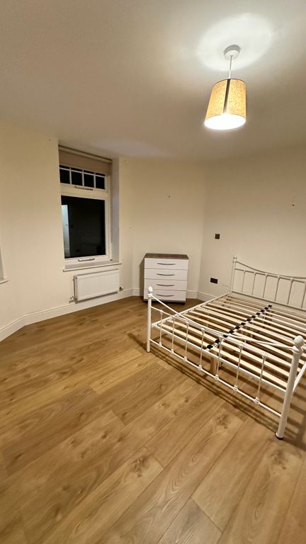 2 bed flat to rent in Eltham High Street, Eltham SE9, £1,450 pcm