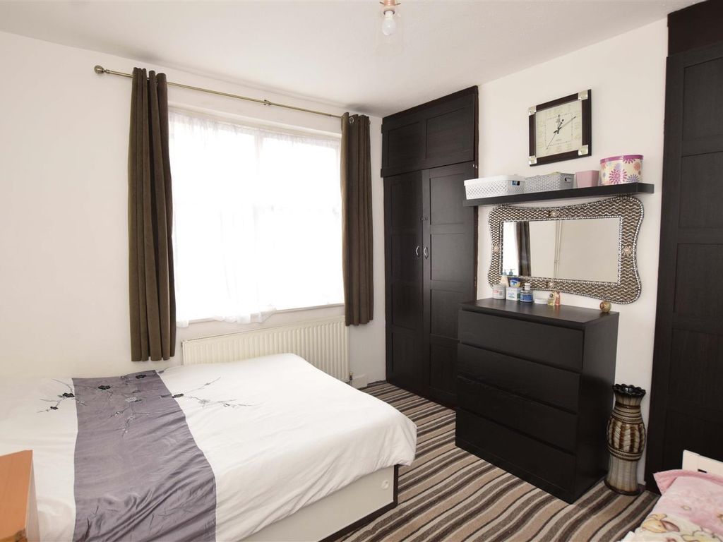 1 bed maisonette for sale in Heather Park Drive, Wembley HA0, £320,000