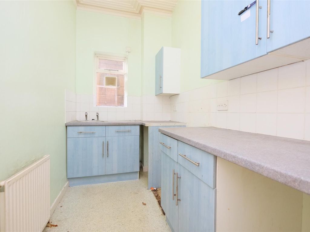 1 bed flat for sale in Bloomfield Avenue, Bath BA2, £100,000