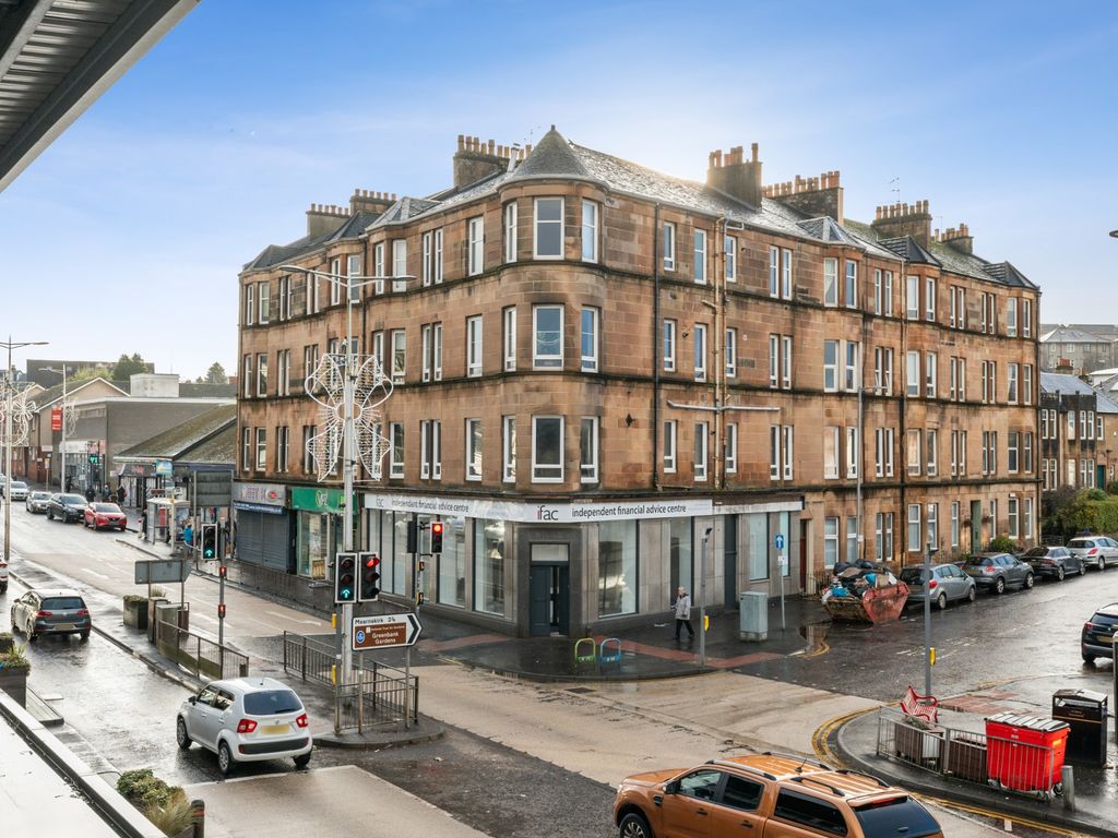 2 bed flat for sale in Busby Road, Clarkston, East Renfrewshire G76, £160,000