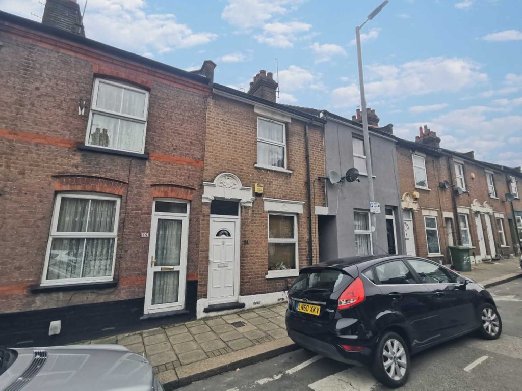 2 bed terraced house for sale in Ridgway Road, Luton LU2, £230,000