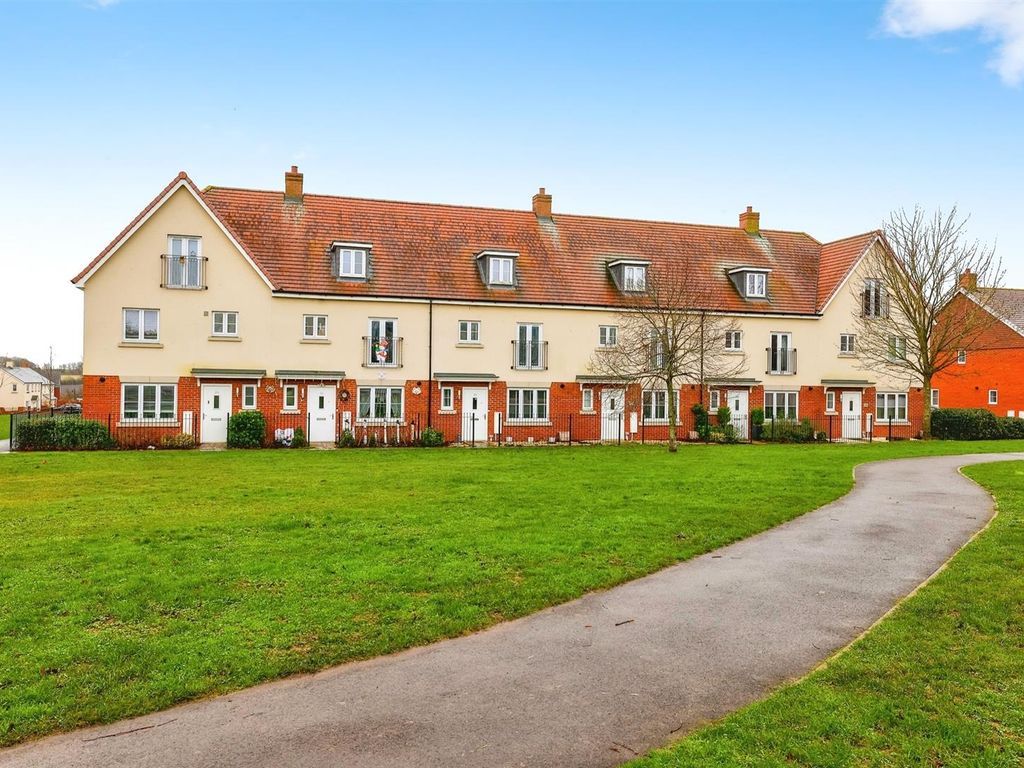 4 bed town house for sale in Matthews Road, Amesbury, Salisbury SP4, £375,000