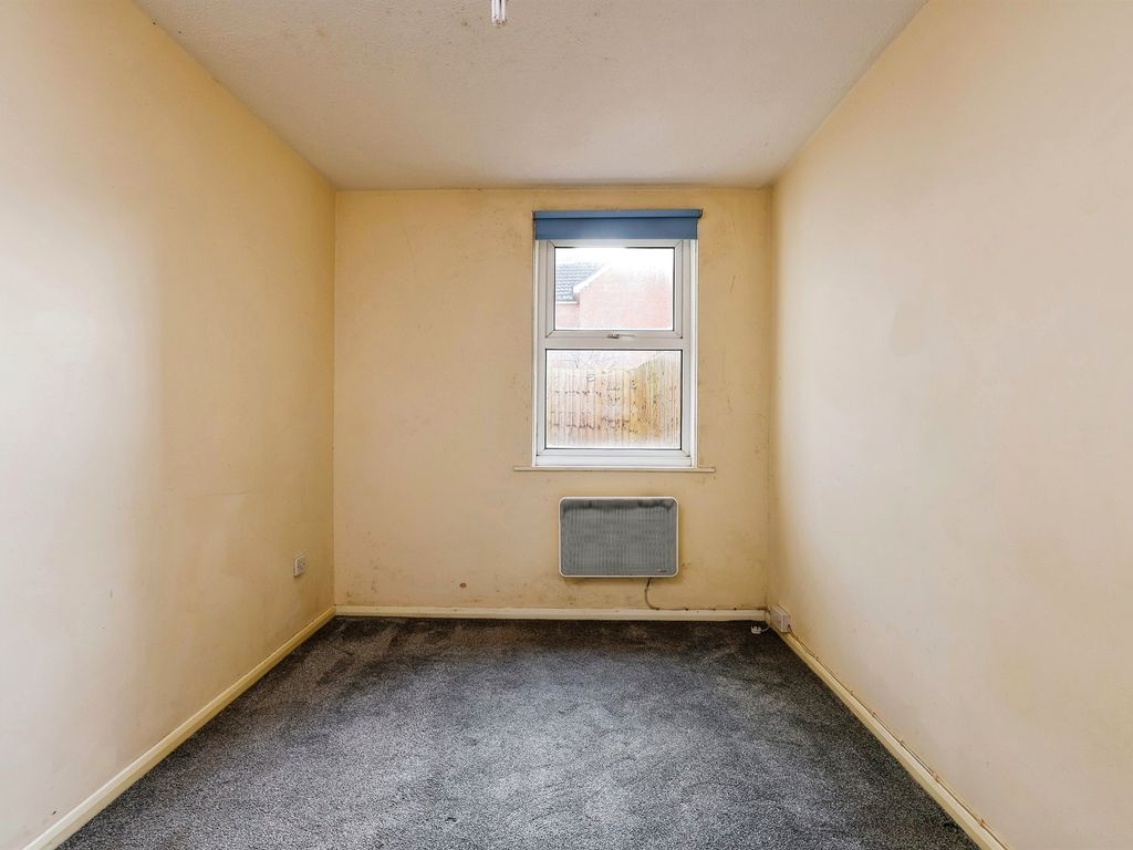 1 bed flat for sale in Ashley Road, Salisbury SP2, £100,000