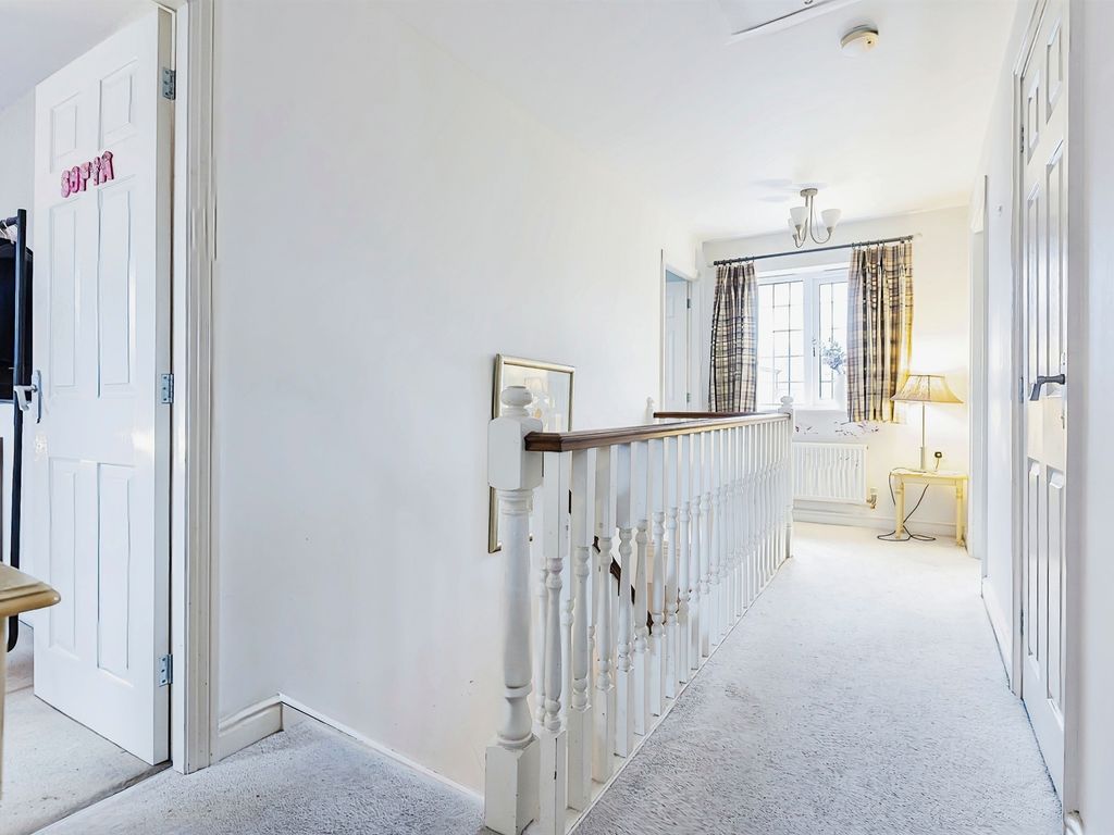 4 bed detached house for sale in Cork Lane, Glen Parva, Leicester LE2, £400,000