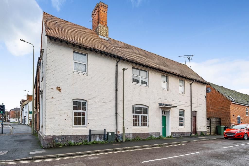 2 bed flat for sale in Abingdon, Oxfordshire OX14, £200,000