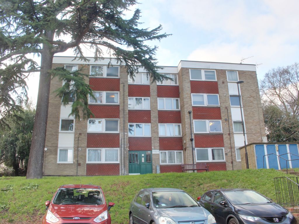 1 bed flat to rent in Bramley Hill, South Croydon CR2, £1,100 pcm
