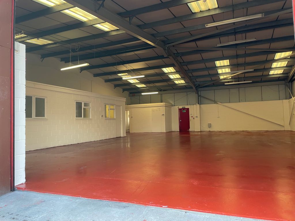 Warehouse to let in Bowen Industrial Estate, Bargoed CF81, £23,400 pa