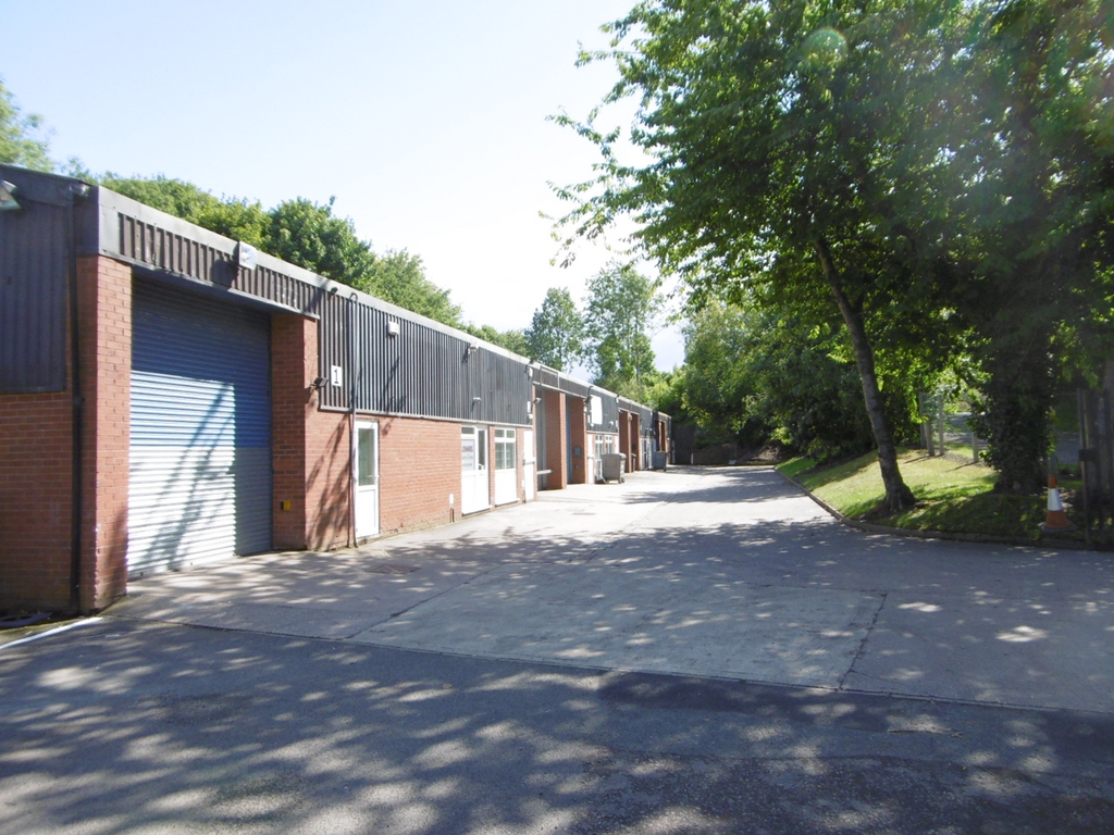 Light industrial to let in Aston Street, Shifnal TF11, £18,000 pa