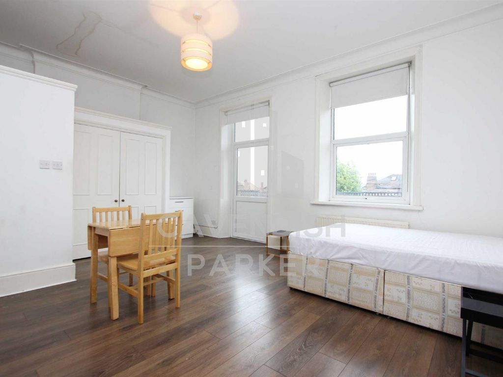 Studio to rent in Fawley Road, West Hampstead, London NW6, £1,560 pcm