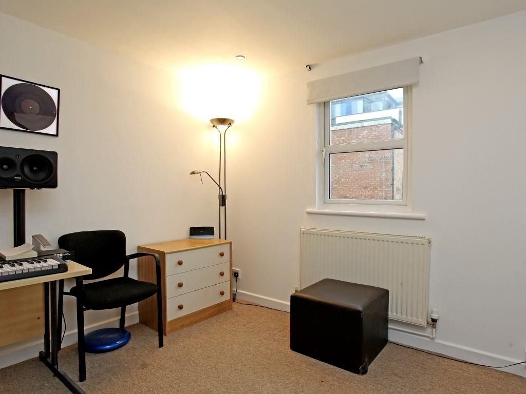 2 bed flat to rent in Marshalls Row, Brighton BN1, £1,800 pcm