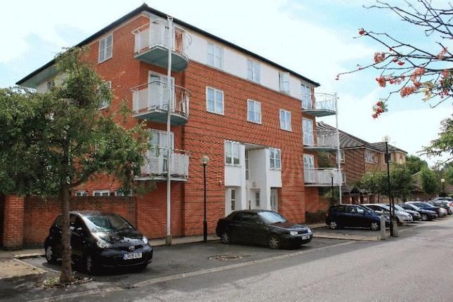 1 bed flat to rent in Pageant Avenue, London NW9, £1,452 pcm