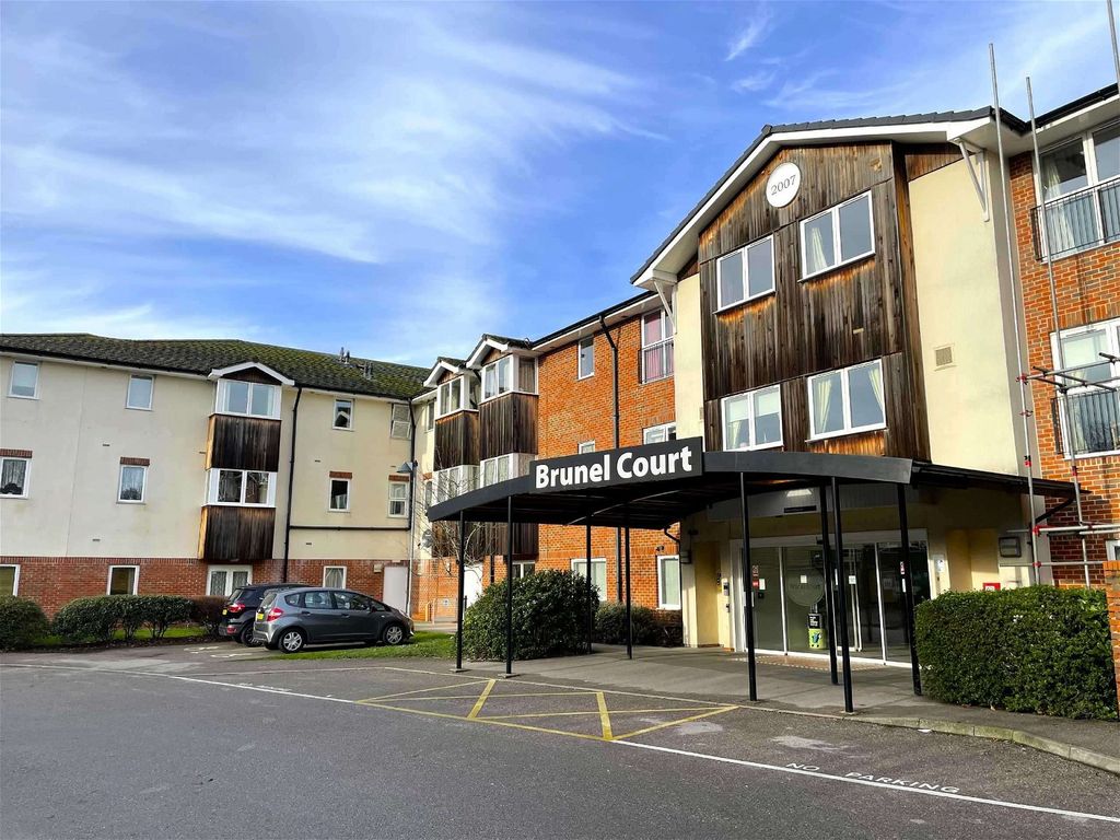 1 bed flat for sale in Brunel Court, Nutfield Place, Buckland, Portsmouth PO1, £75,000