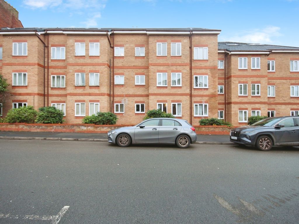 2 bed flat for sale in Charlotte Street, Leamington Spa CV31, £190,000