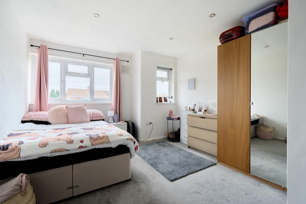 2 bed maisonette for sale in Aylesbury, Buckinghamshire HP19, £220,000