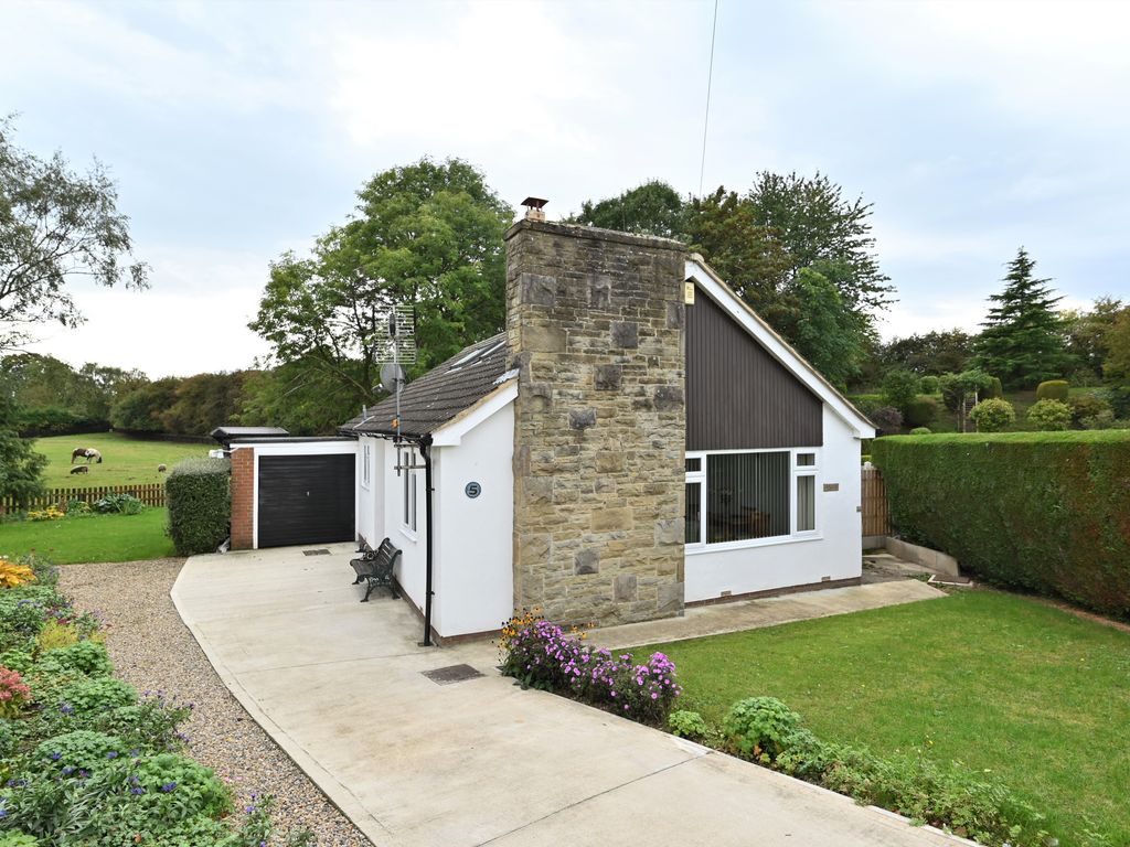 2 bed bungalow for sale in Thorpe Chase, Ripon HG4, £349,950