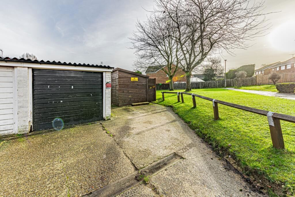 2 bed bungalow for sale in Carroll Close, Newport Pagnell MK16, £230,000