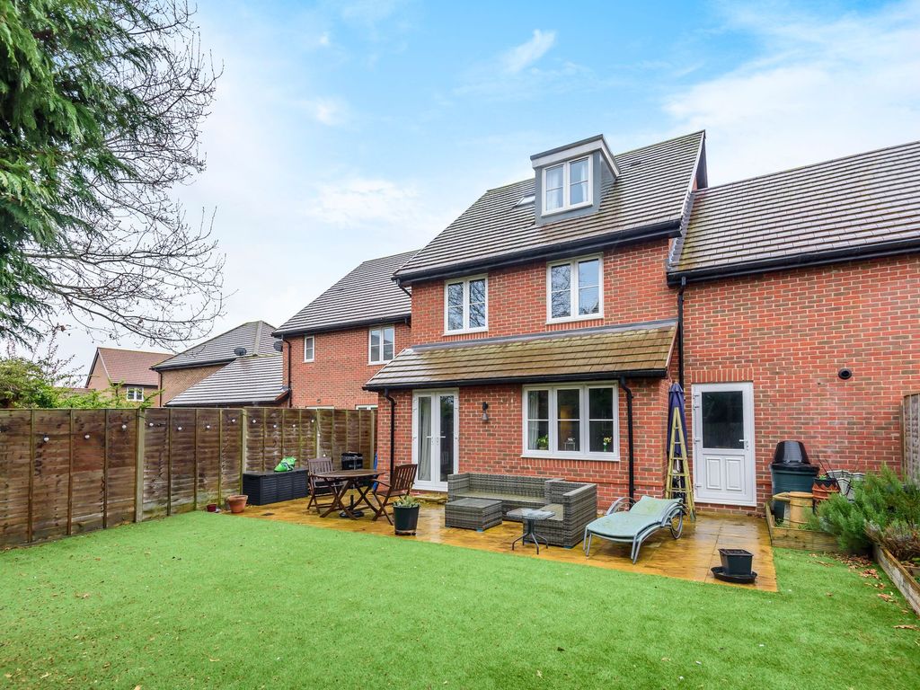3 bed detached house for sale in Tawny Close, Birdham PO20, £550,000